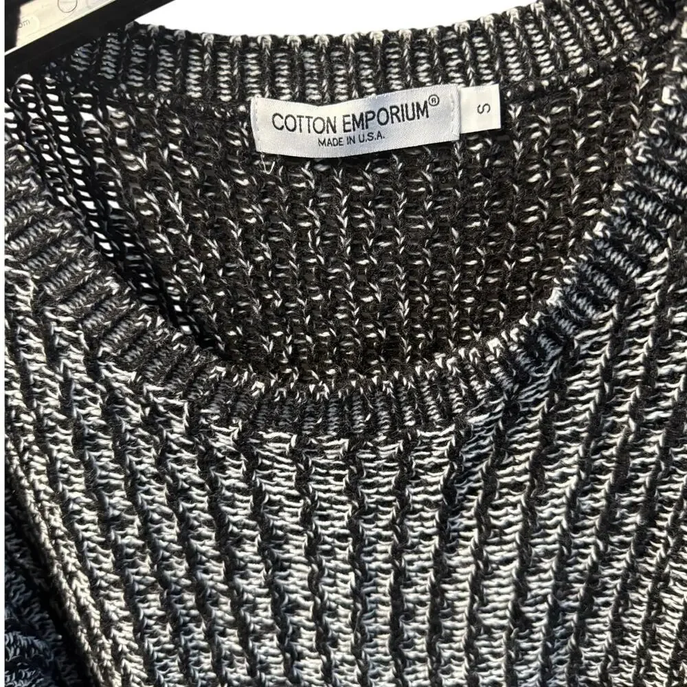 Cotton Emporium Cropped Sweater Size small Black White Long Sleeve Tunic Top